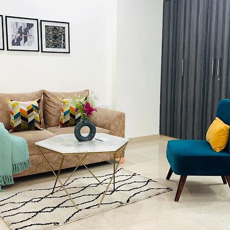Bluo 1Bhk - Dlf Cybercity, Balcony, Lift, Parking Gurgaon Bagian luar foto