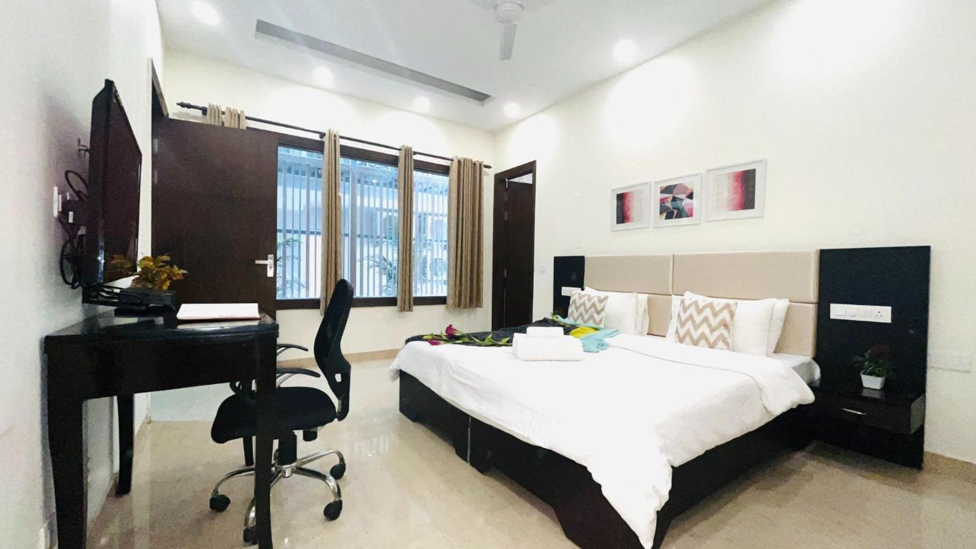 Bluo 1Bhk - Dlf Cybercity, Balcony, Lift, Parking Gurgaon Bagian luar foto