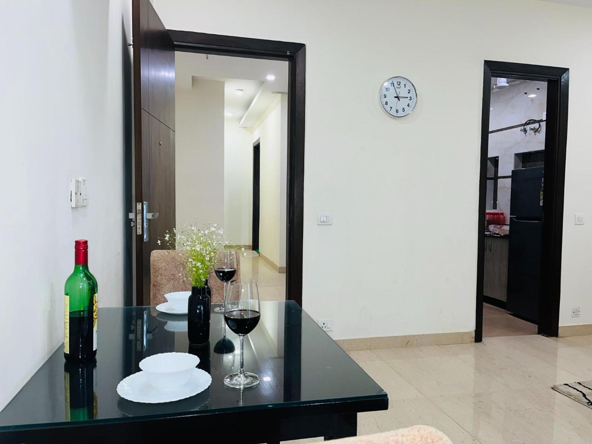 Bluo 1Bhk - Dlf Cybercity, Balcony, Lift, Parking Gurgaon Bagian luar foto