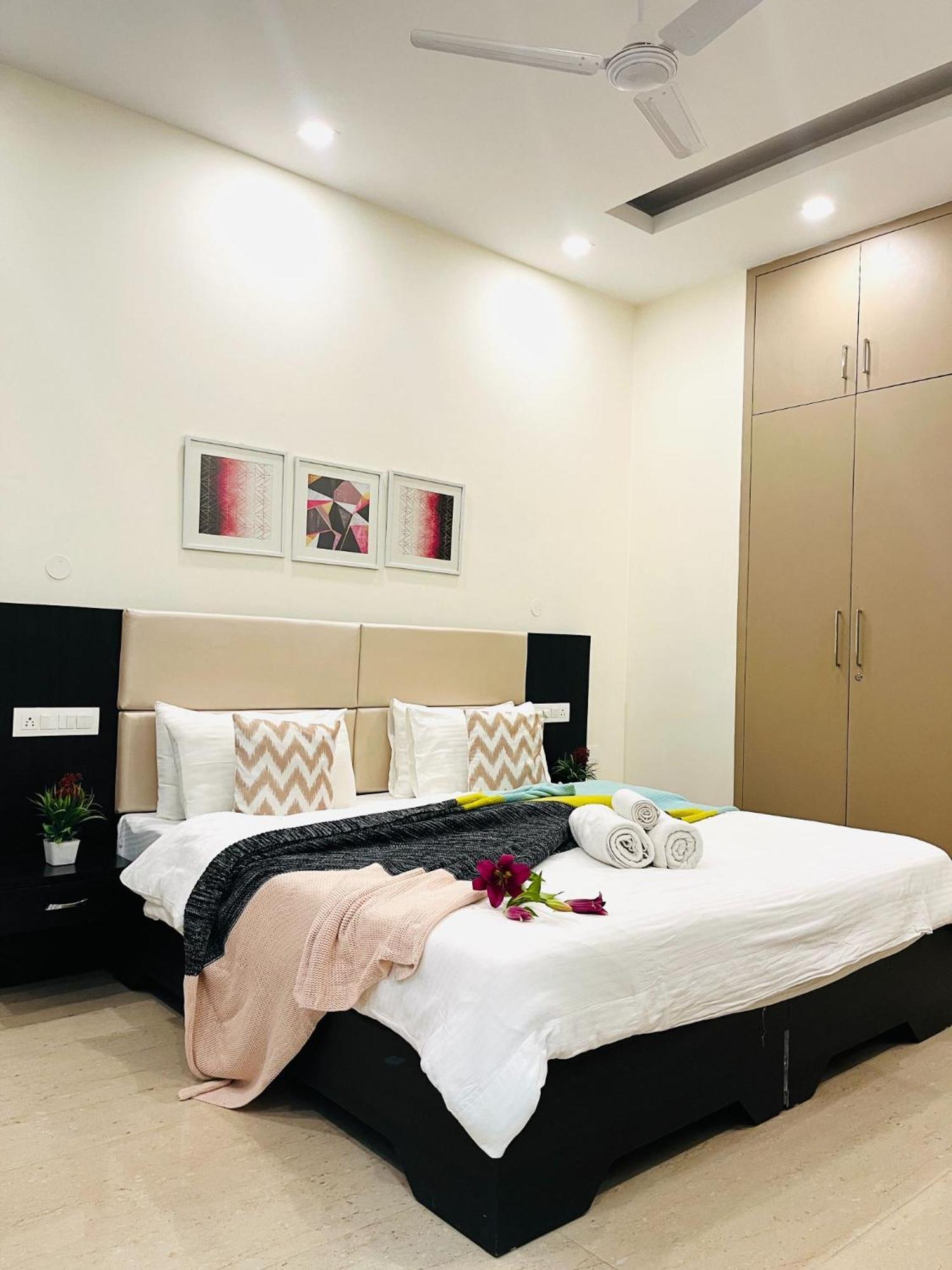 Bluo 1Bhk - Dlf Cybercity, Balcony, Lift, Parking Gurgaon Bagian luar foto